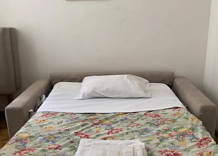 Bright And Cozy In Monti Rom