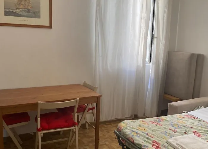 Bright And Cozy In Monti Apartment