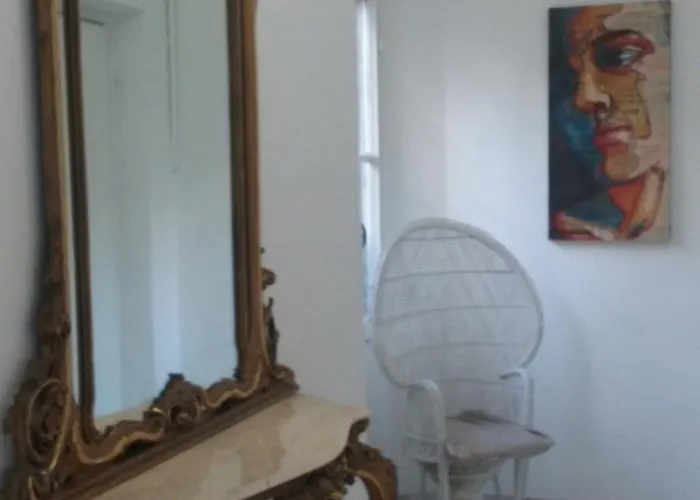 Bright And Cozy In Monti Apartment